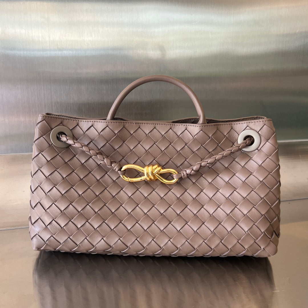 BOTTEGA VENETA SMALL ANDIAMO 29 IN BEAVER BROWN LAMBSKIN